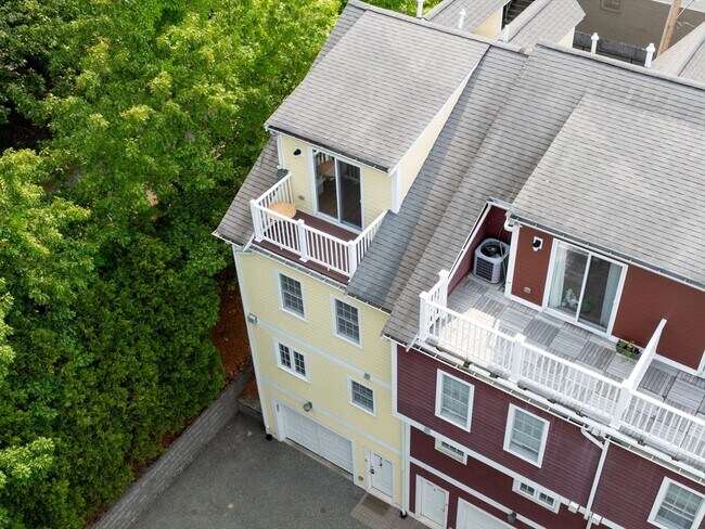 Building Photo - 40 Brattle St