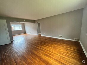 Building Photo - 34 N Hampton Rd