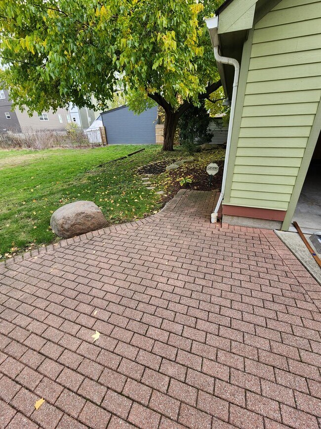 Building Photo - Gorgeous Home For Rent in Ohio City! 2 Master Suites!