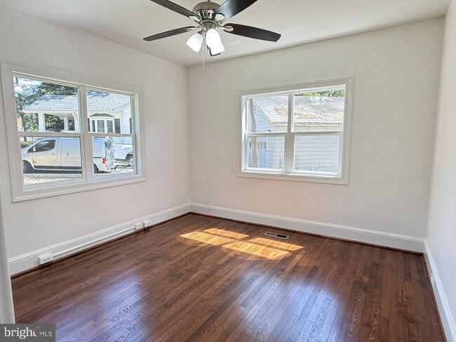 Building Photo - 5426 McKinley St