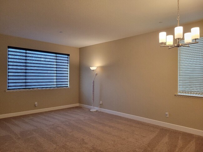 Building Photo - 1618 Oak St