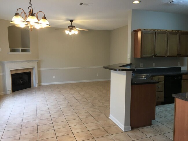 Building Photo - Beautiful 4br Lakeland home with a HUGE bonus room! Over 3300 sq ft! Pets are owner's approval, f...