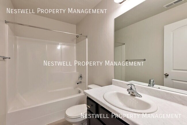 Building Photo - 1562 W State Rd