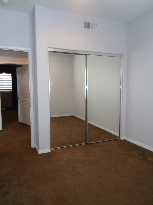 Building Photo - Custom executive home in gated community 1...