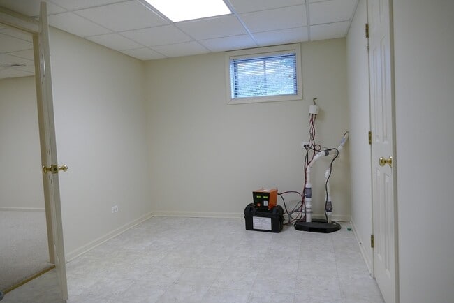 Building Photo - 2052 Spice Cir