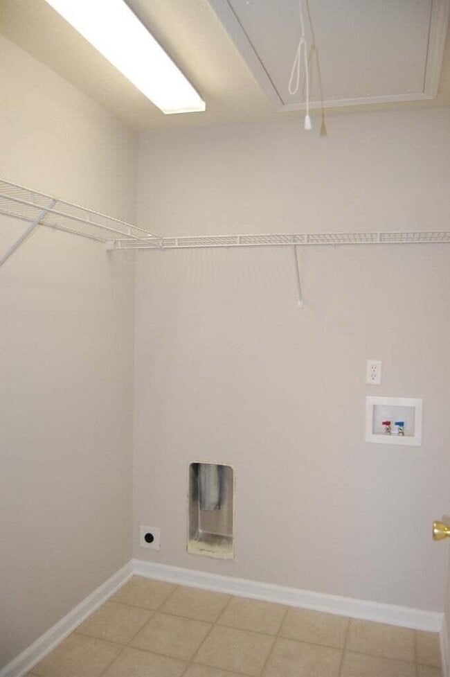 Building Photo - 173 Kendallwood Ct