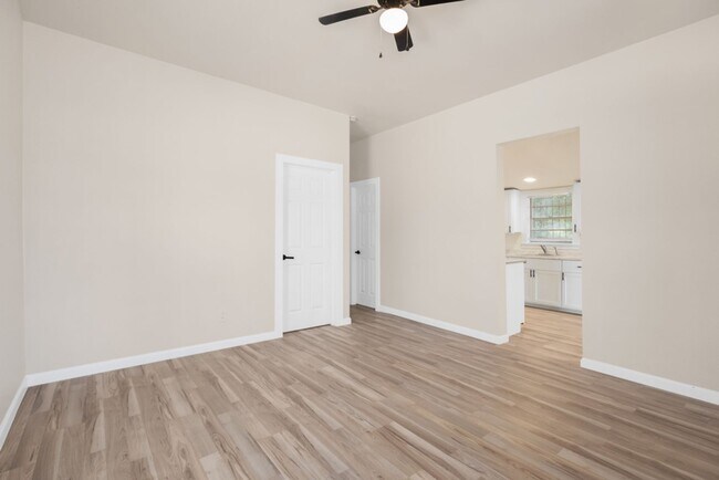 Building Photo - 1710 N Navidad St