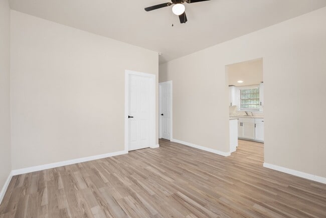 Building Photo - 2 Bedroom/1 Bath Woodlawn Subdivision