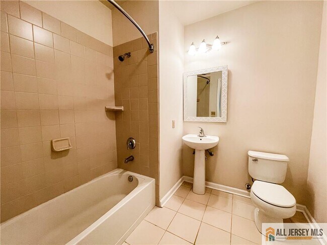 Building Photo - 105 Regency Pl