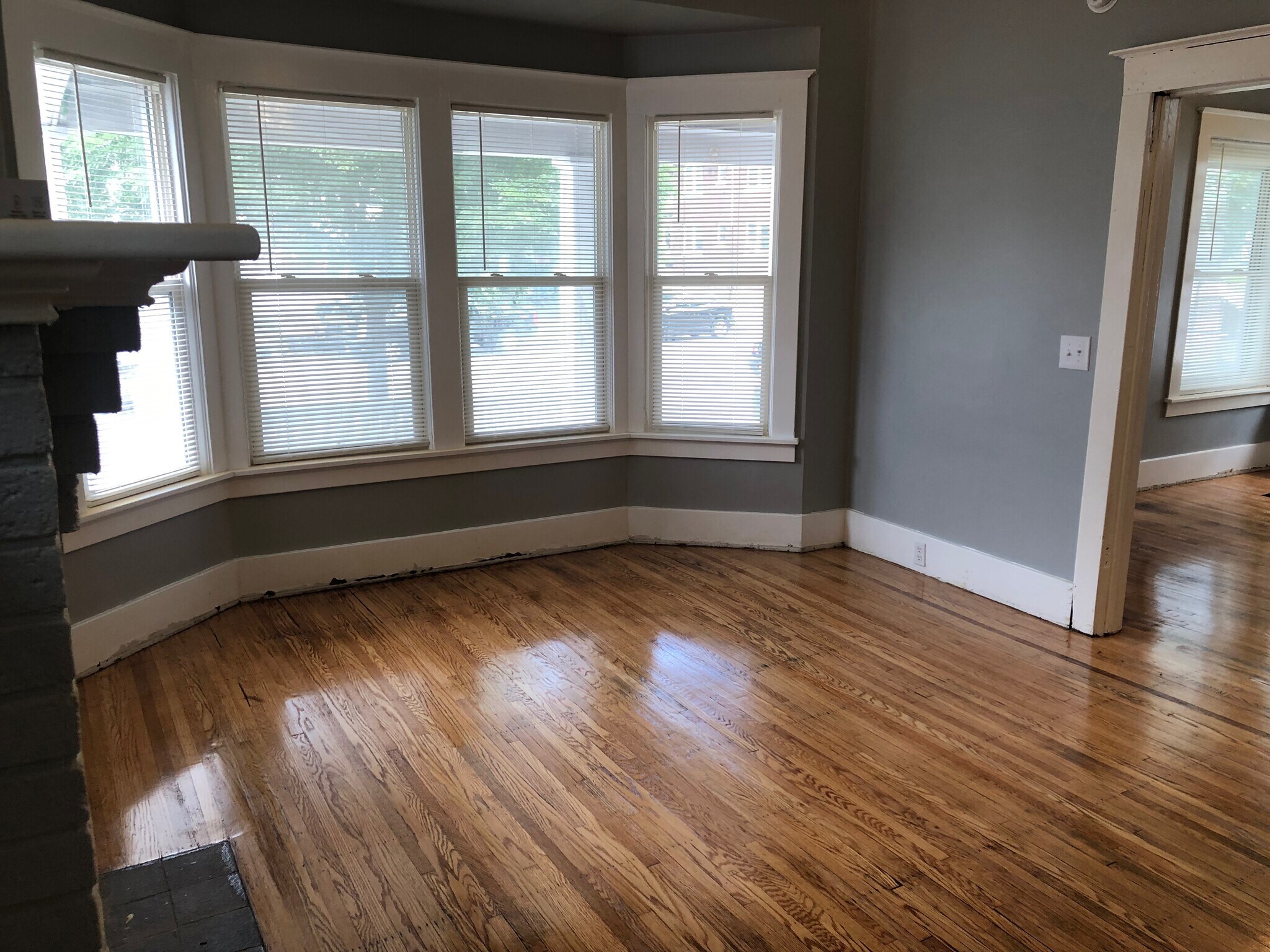 Building Photo - 1134 Plymouth Ave S