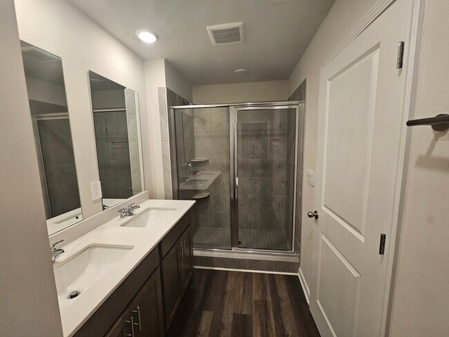 Building Photo - Beautiful Townhome for Lease in Lawrenceville