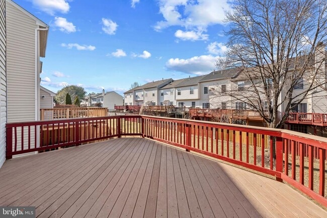 Building Photo - 8833 Hawthorne Ct