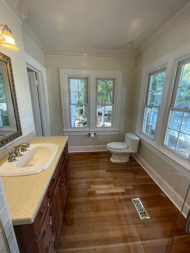 Building Photo - Updated 3/2 House in Old East Rome $2,295