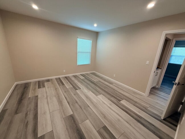 Building Photo - Newly remodeled three bedroom house in Wilmington ready to rent!