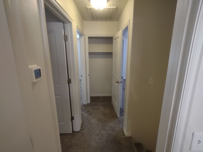 Building Photo - Fox Cove Unit