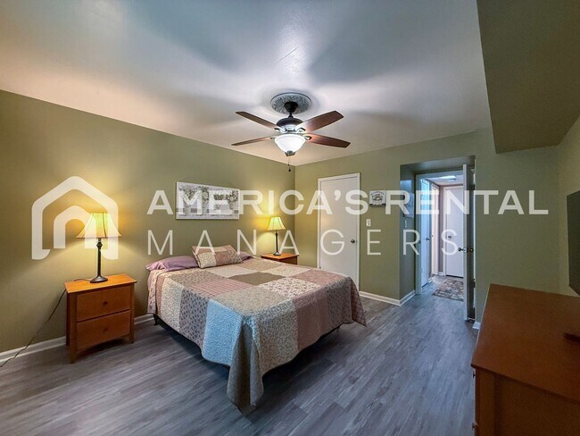 Building Photo - Fantastic 1 Bedroom, 1 Bath Condo for Rent...