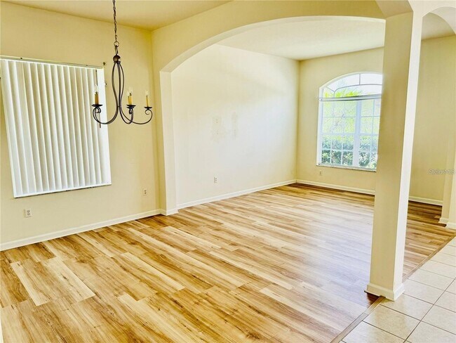 Building Photo - 7346 Crescent Palm Dr