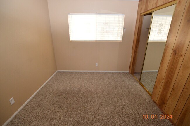 Building Photo - 2805 Kings Way