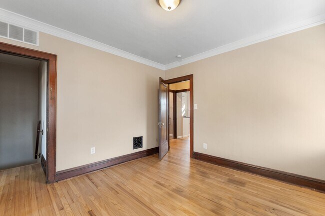 Building Photo - 5352 Itaska St