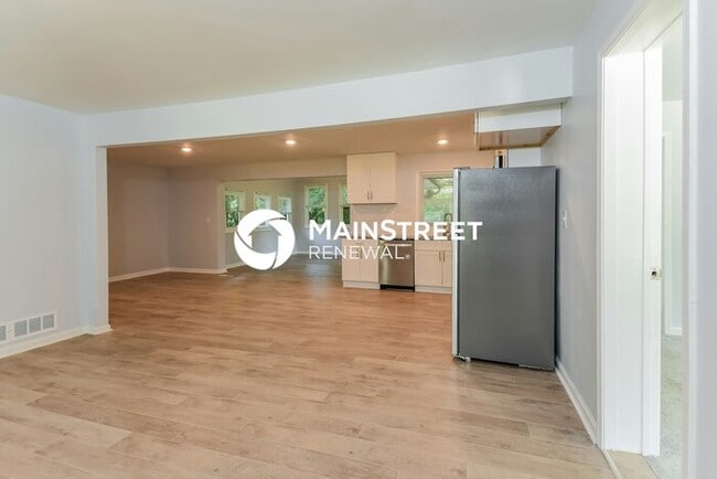 Building Photo - 4 Bedroom Pet-Friendly Home in Mableton, GA with Main Street Renewal