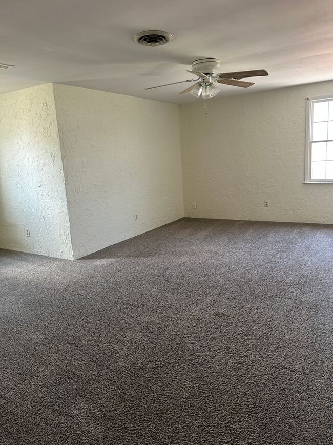 Building Photo - 302 Salem St