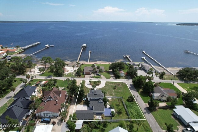 Building Photo - 2316 W Beach Dr