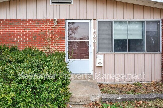 Building Photo - 900 Paddock Dr