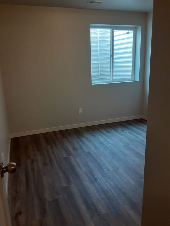 Building Photo - Modern Living in a 3-Bed, 2-Bath Townhome with Attached 2 Car Garage