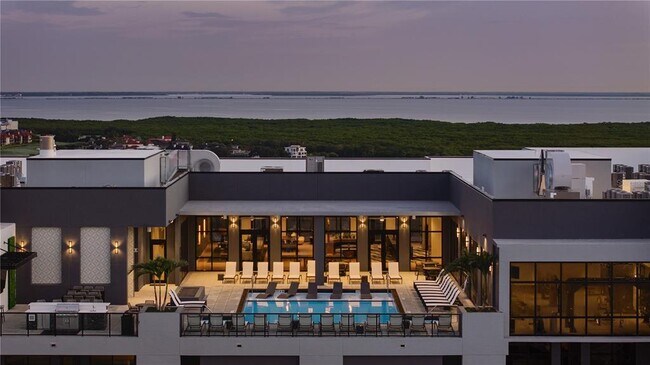 Primary Photo - 221 Main St N