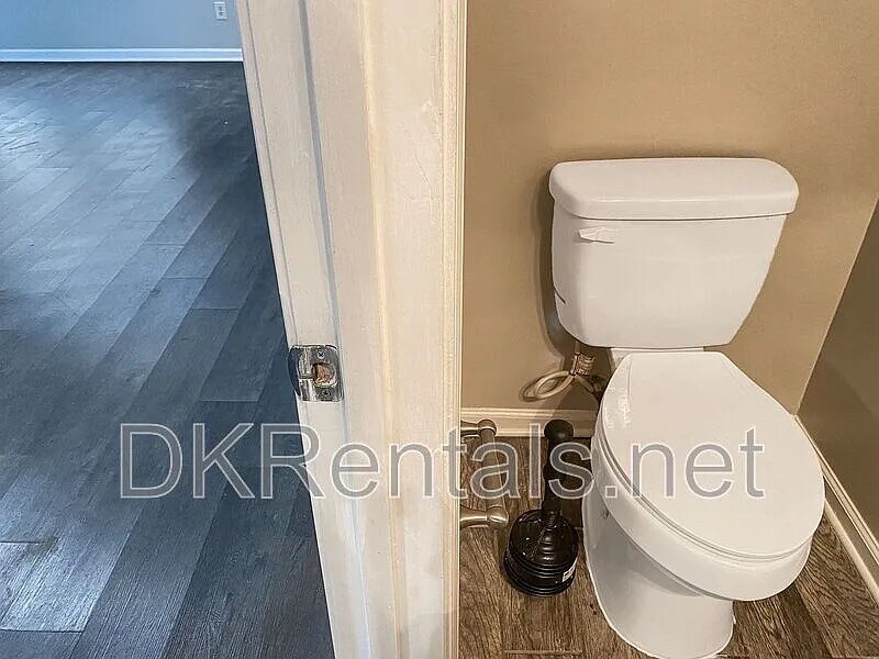 Building Photo - Room in Townhome on High Park Ln