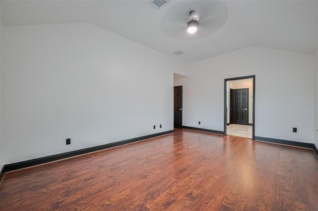 Building Photo - 13703 Broad Oaks Ln