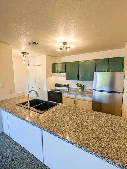 Building Photo - 4100 E Mission Ln