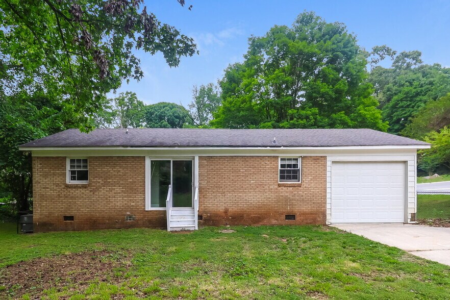 Building Photo - 401 Sleepy Hollow Rd