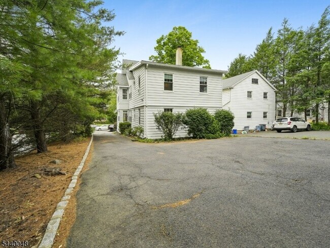 Building Photo - 485 Valley Rd