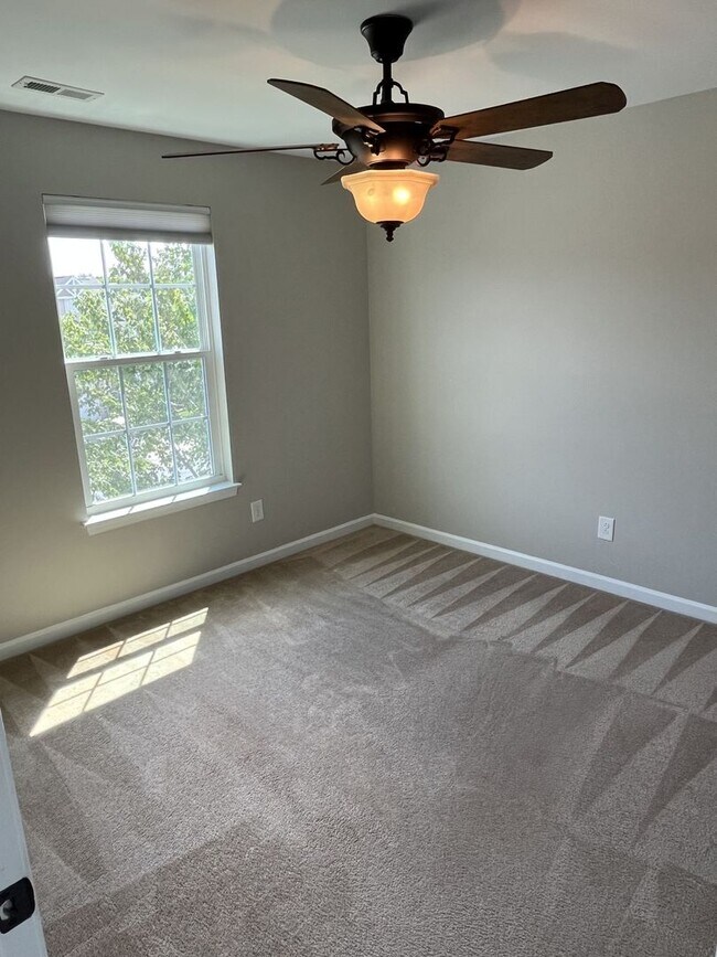Building Photo - Beautiful 2 Story Corner Lot 3 Bed home in...