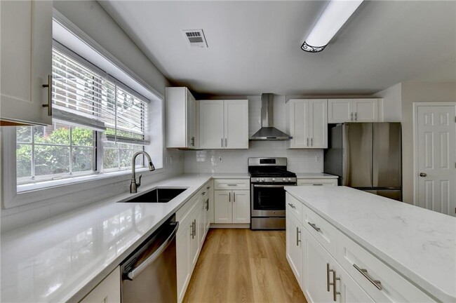 Building Photo - 340 Waddington Trail