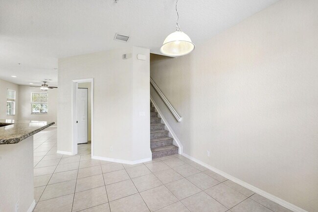 Building Photo - 128 W Royal Palm Cir