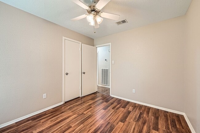 Building Photo - 9506 Landry Blvd