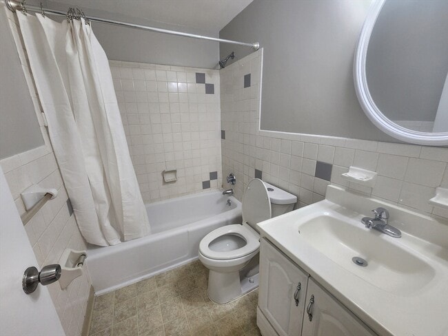 Building Photo - 134 Tyngsboro Rd