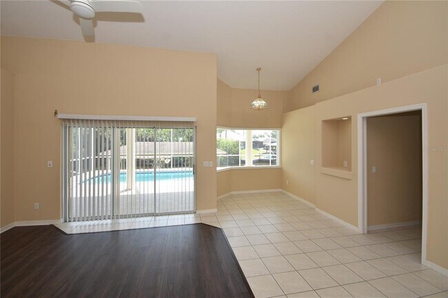 Building Photo - 10 Crampton Ct