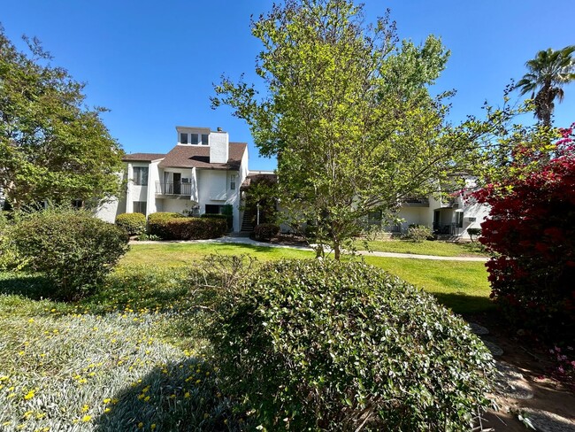 Building Photo - 1 Bed, 1 Bath Loft Condo in La Mesa!