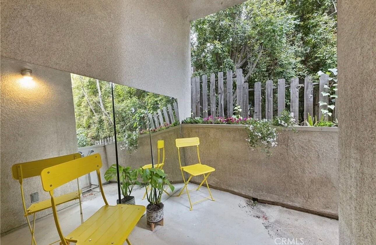 Building Photo - 11847 Laurelwood Dr