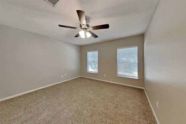 Building Photo - 3911 Spring River Dr