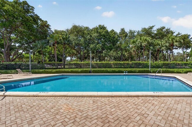 Building Photo - 3301 N Country Club Dr