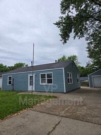 Building Photo - 7420 N Oak St