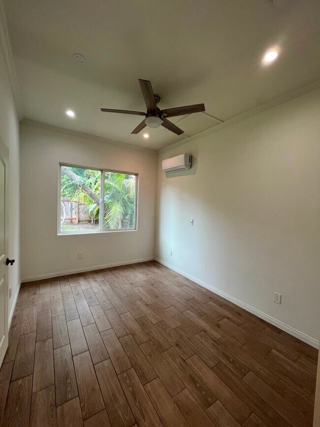 Building Photo - MOVE-IN READY! House w/full guest unit; near Ventura Blvd!