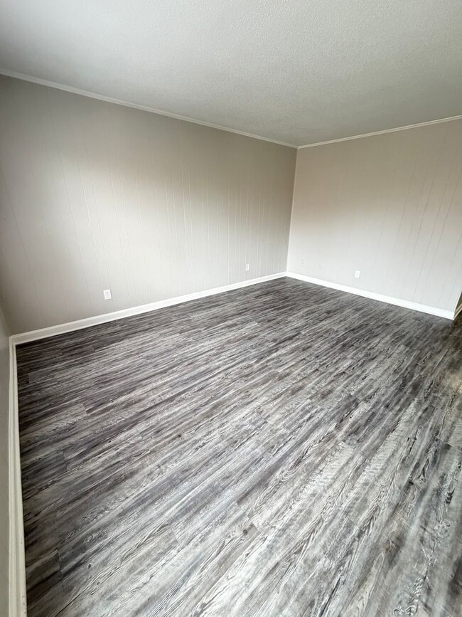 Building Photo - 3 Bedroom