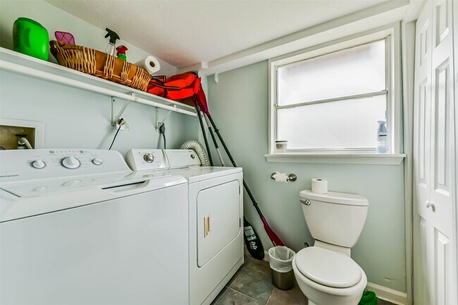 Building Photo - 16542 E Bayside Way