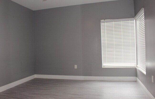 Building Photo - Lovely remodeled home available