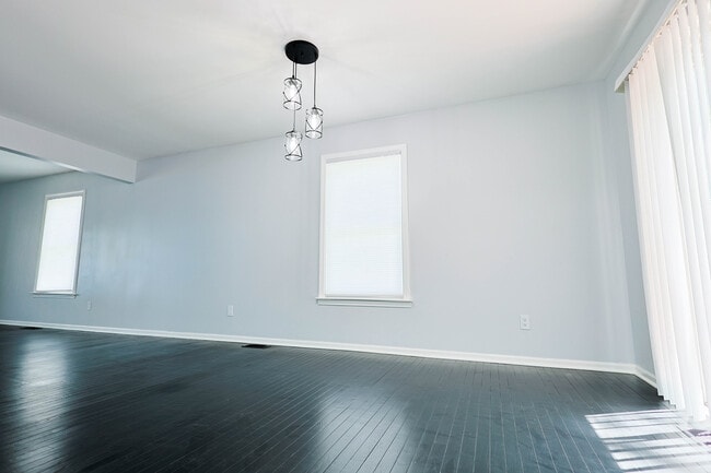 Building Photo - 8872 Lagoon Dr